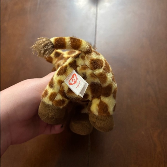Ty Brown and Cream Giraffe Plush - Picture 6 of 7